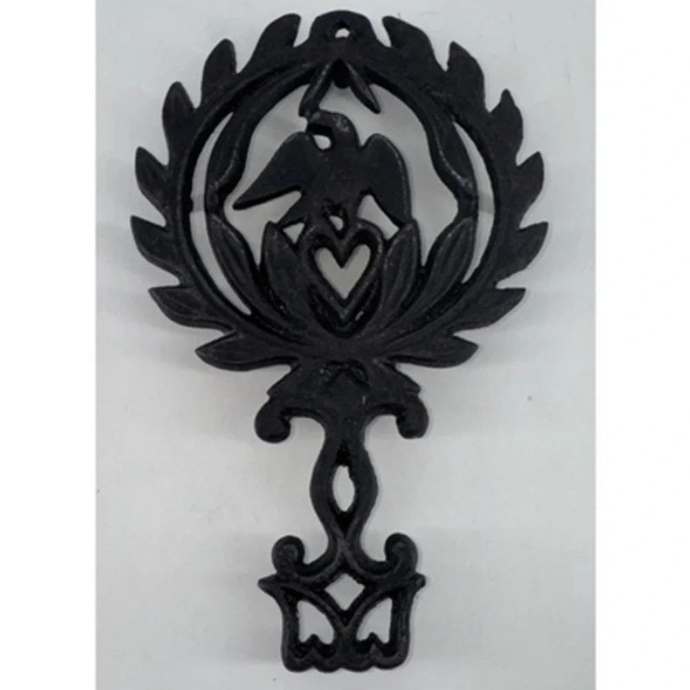Trivet Cast Iron Vintage 1949 Wilton Metal Eagle Heart 8.5